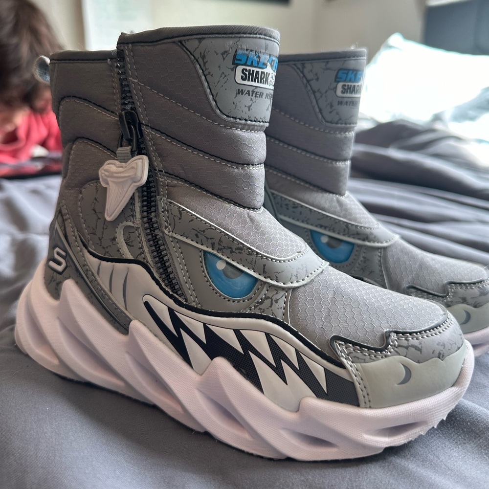 Skechers Shark Bot water repellent shoes